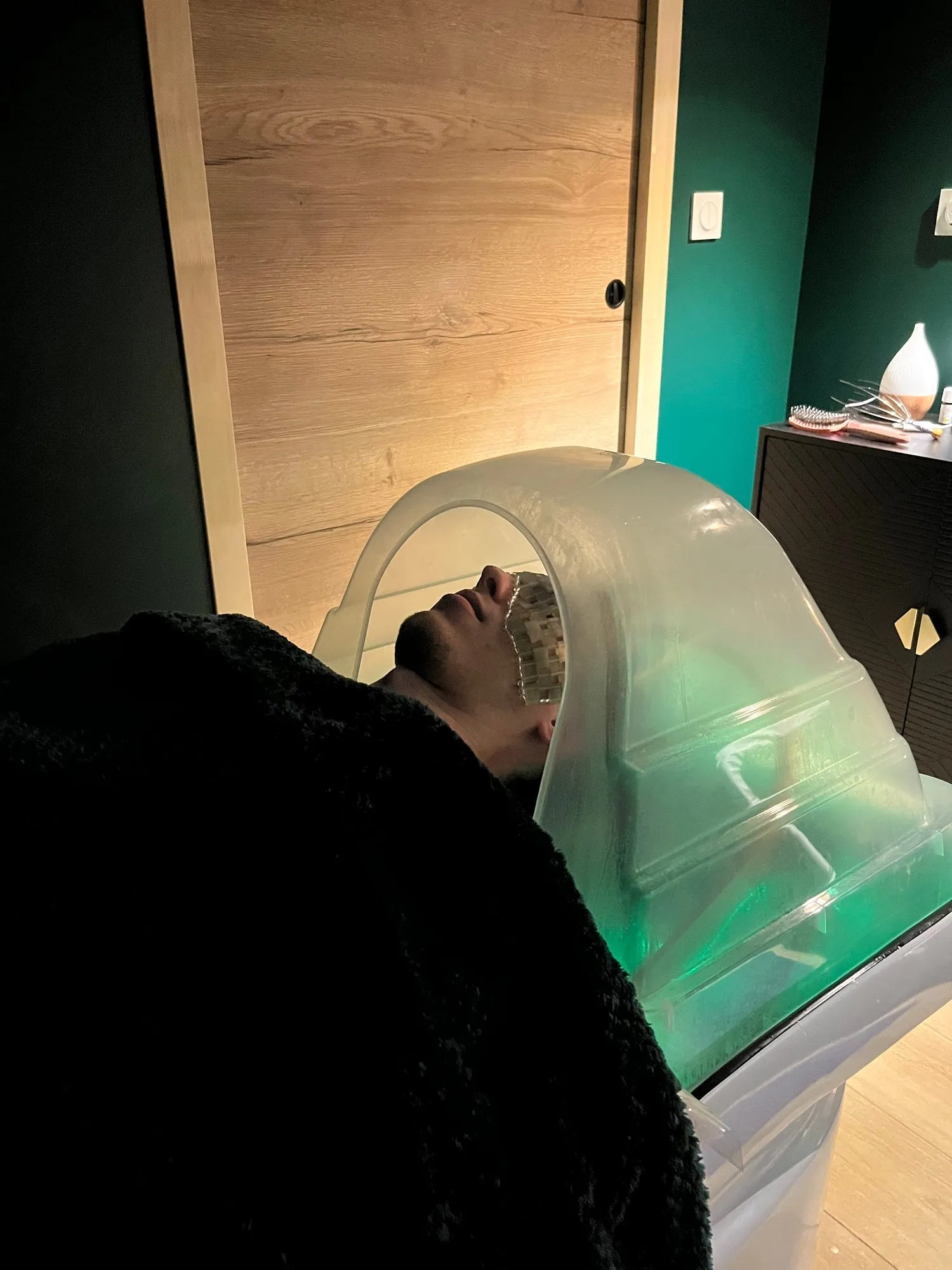 Bain de vapeur du head spa au salon de Penne